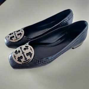 ✅Tory Burch Women Square Toe Silver Logo Ballet Flats Shoes Sz 7M